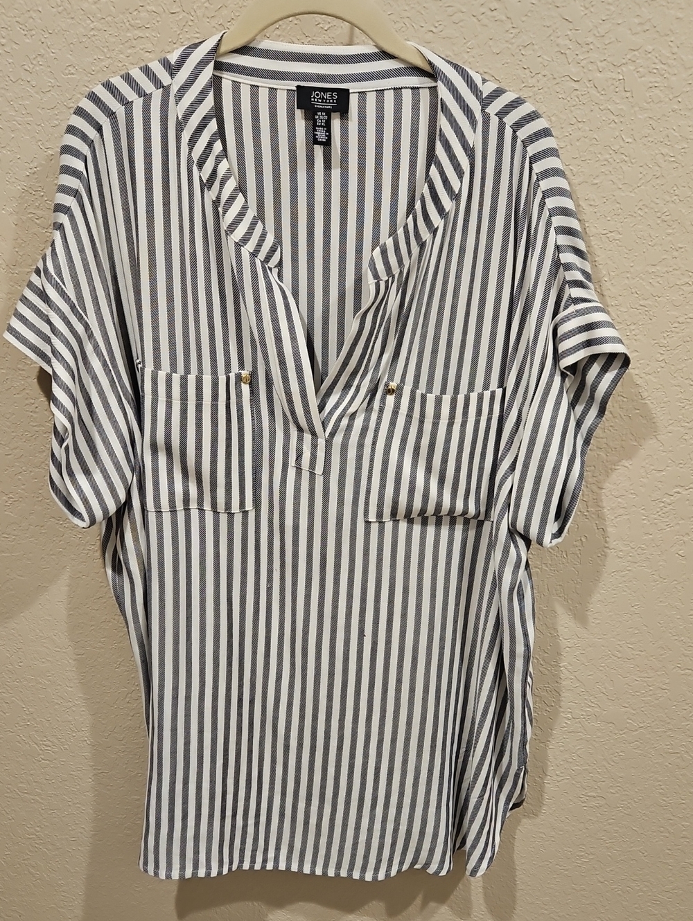 Jones New York White and Gray Striped V-Neck Shirt
